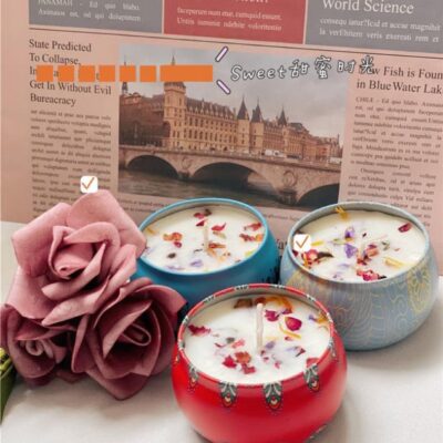 Handmade All Natural Aromatherapy Scented candles with 100% Natural Flower Petals and Essential Oils in Decorative Travel Tin.