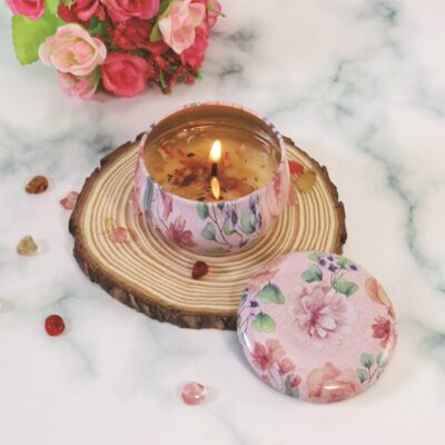 Handmade Natural Soy Wax Aromatherapy Candle With Flower Petals in Decorative Travel Tin